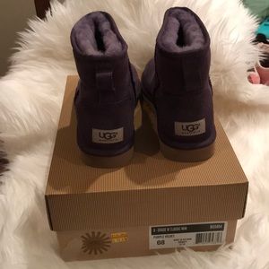 Never worn ugg classic mini women’s 8.